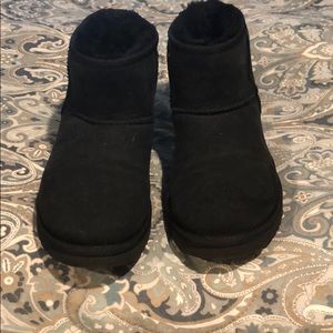 Black ankle uggs